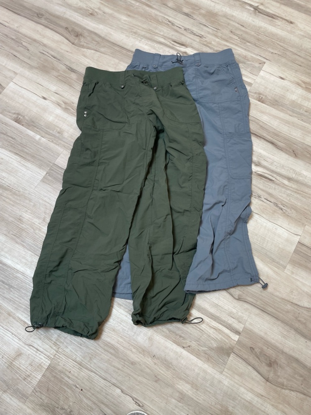 Women’s Olive Green Cargo Pants - Lightweight Outdoor Bottoms size medium